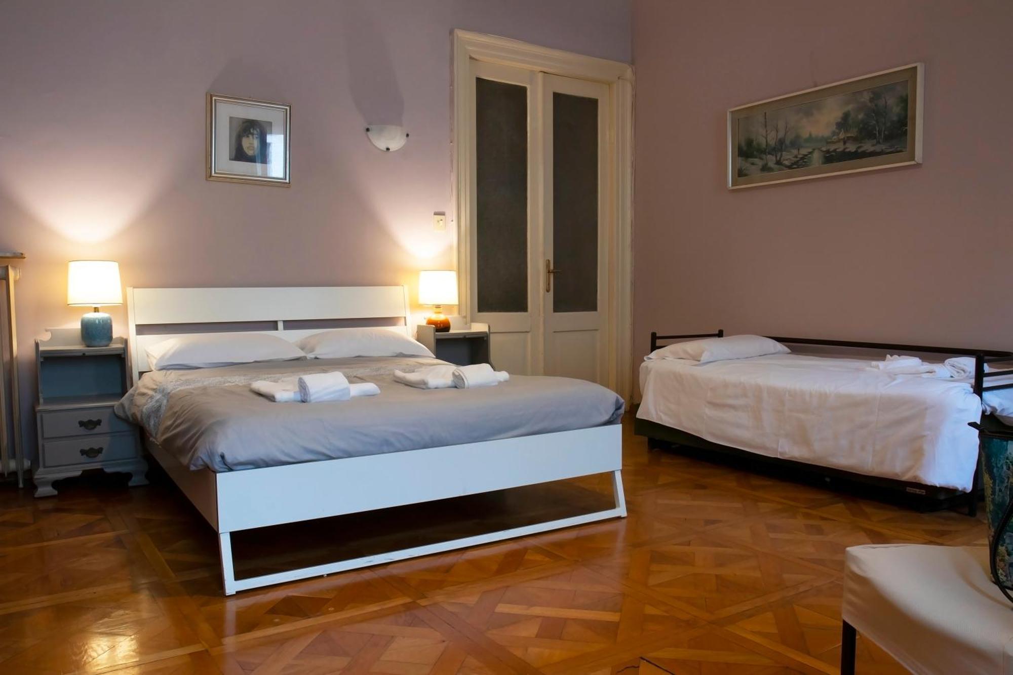 Hostel Teatro Trieste Esterno foto